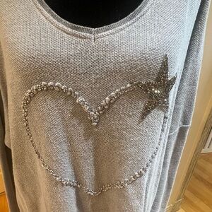 Lightweight sweater with metallic heart and star